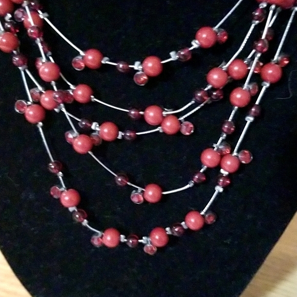 Vintage  Red beaded  necklace - Picture 2 of 7